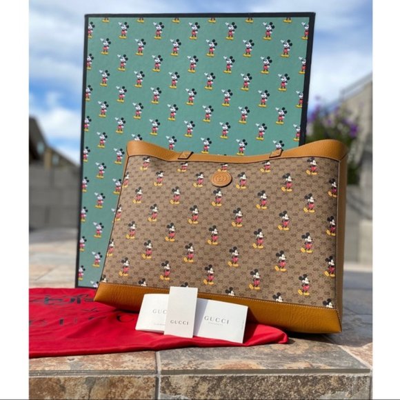 SOLD Gucci X Disney 2020 GG Supreme Large Tote - Picture 2 of 15